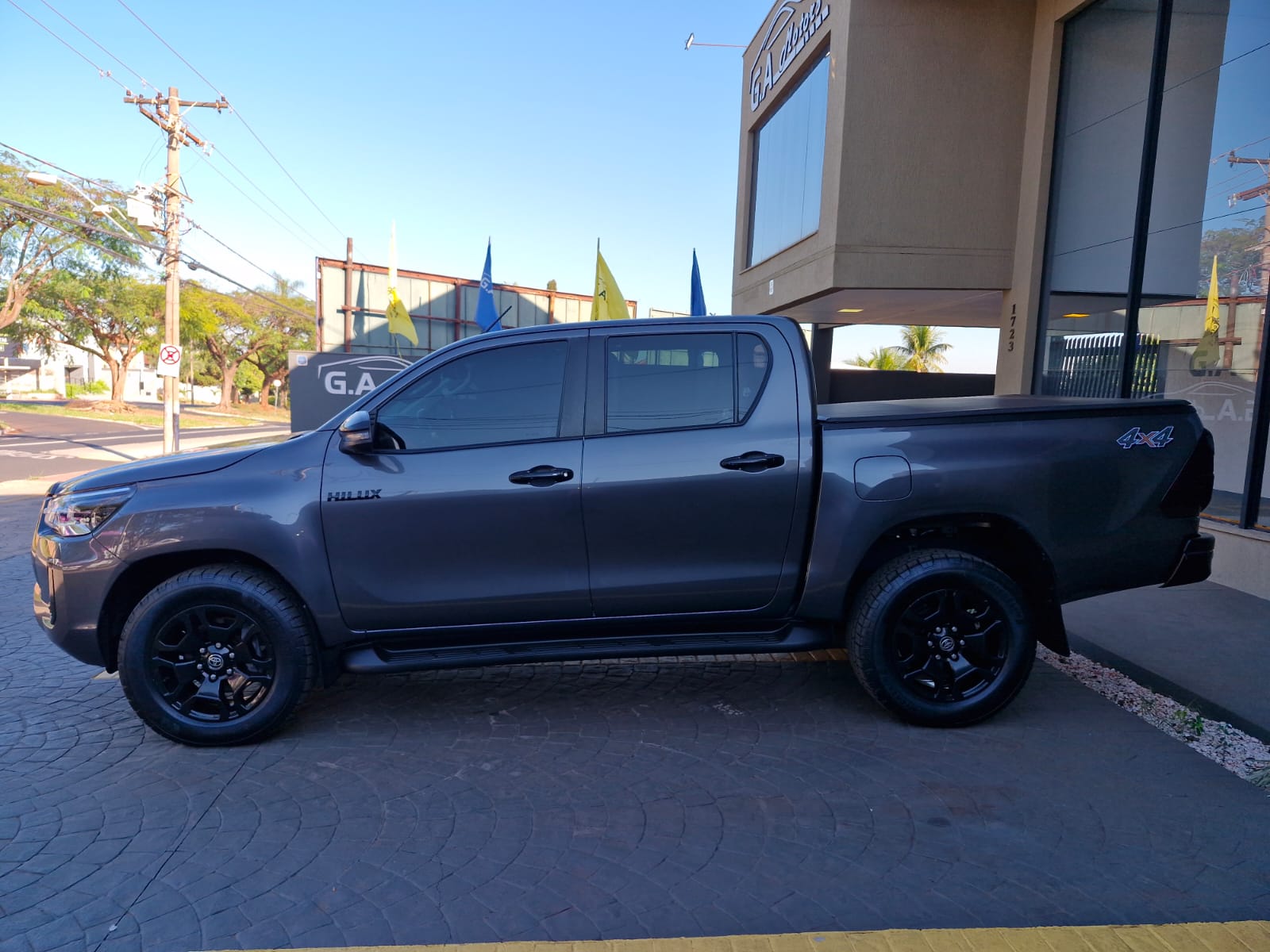 TOYOTA HILUX