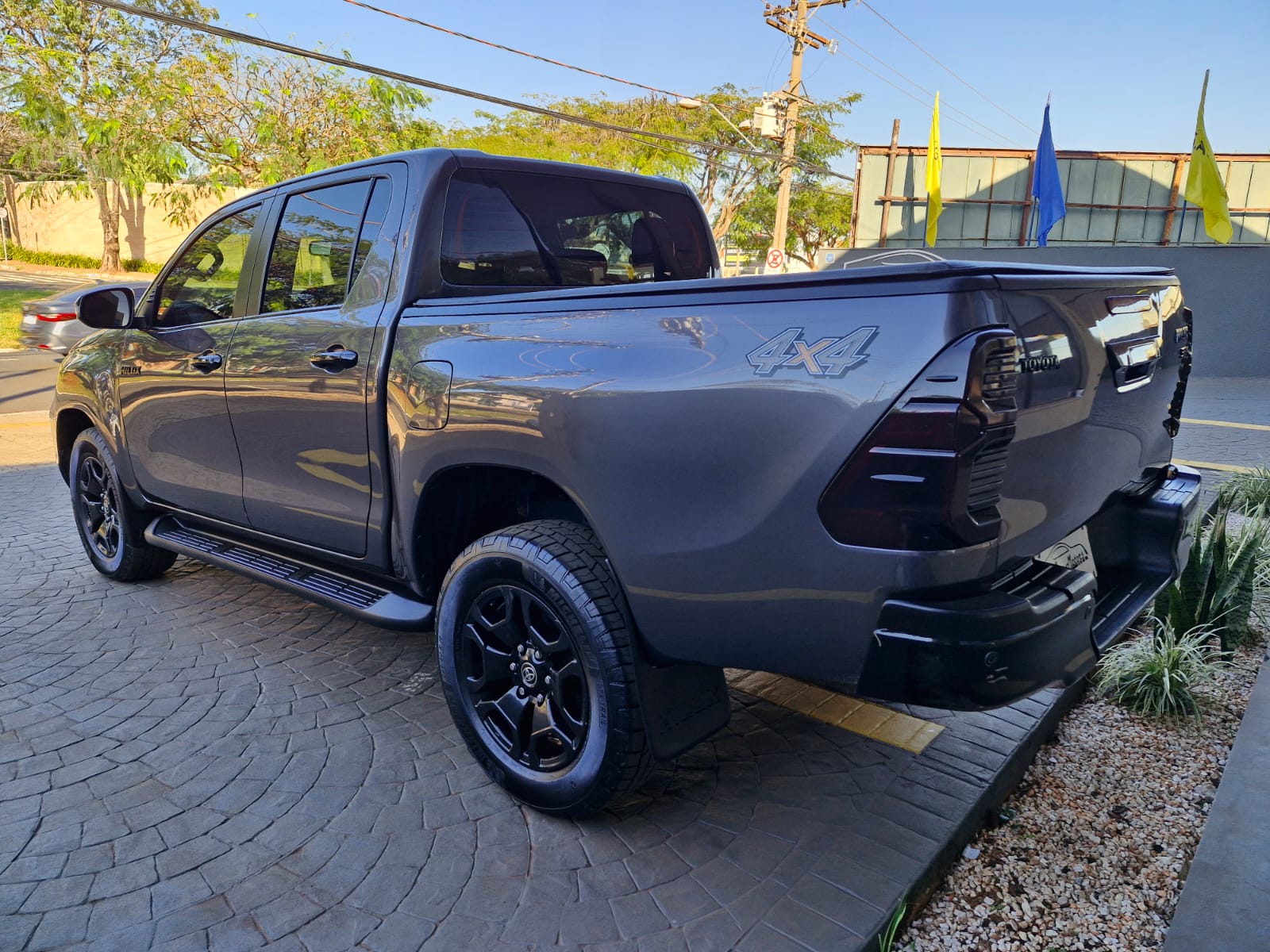 TOYOTA HILUX