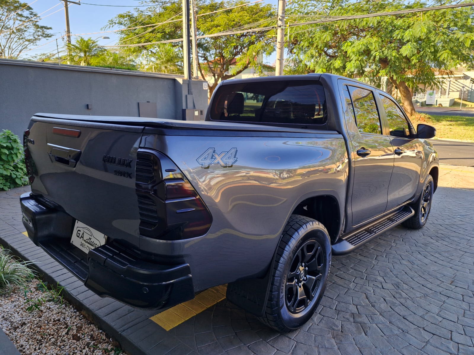 TOYOTA HILUX