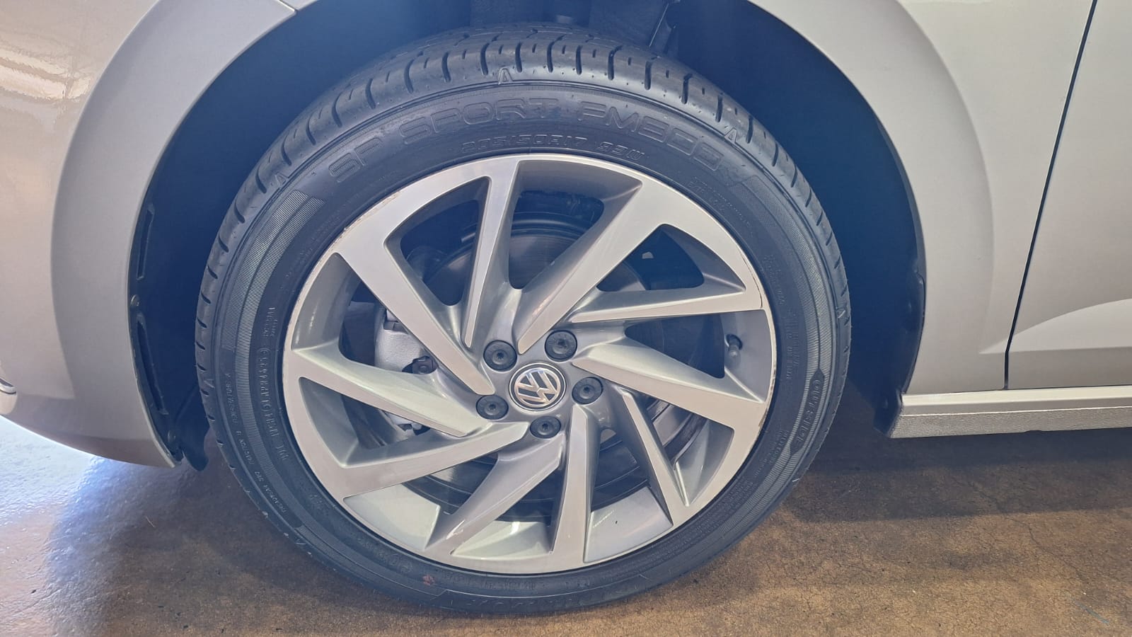 VOLKSWAGEN POLO