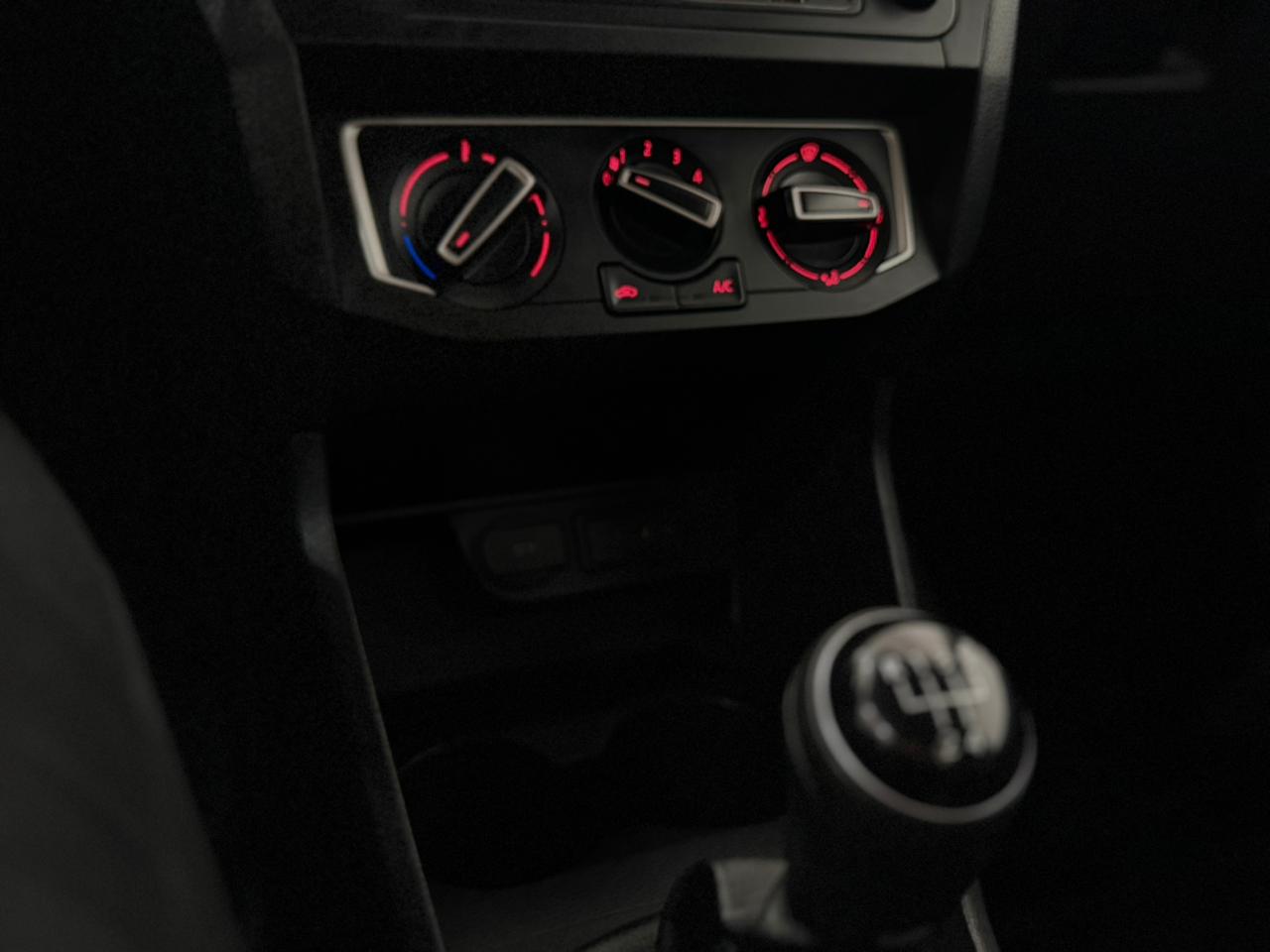 VOLKSWAGEN SAVEIRO