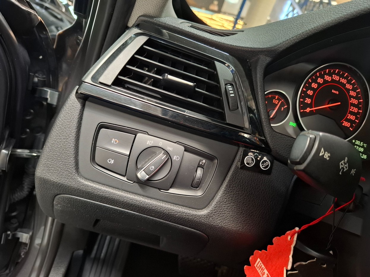 BMW 328i