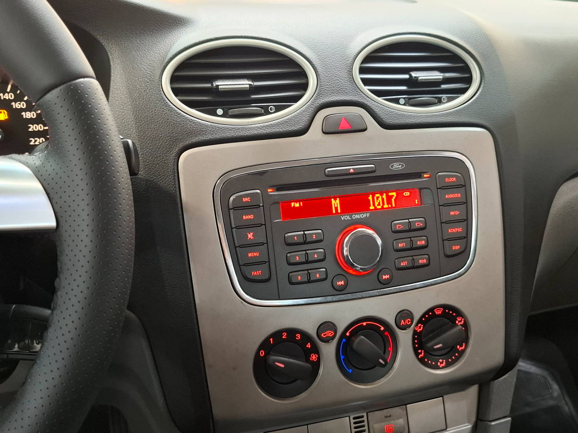 FORD FOCUS