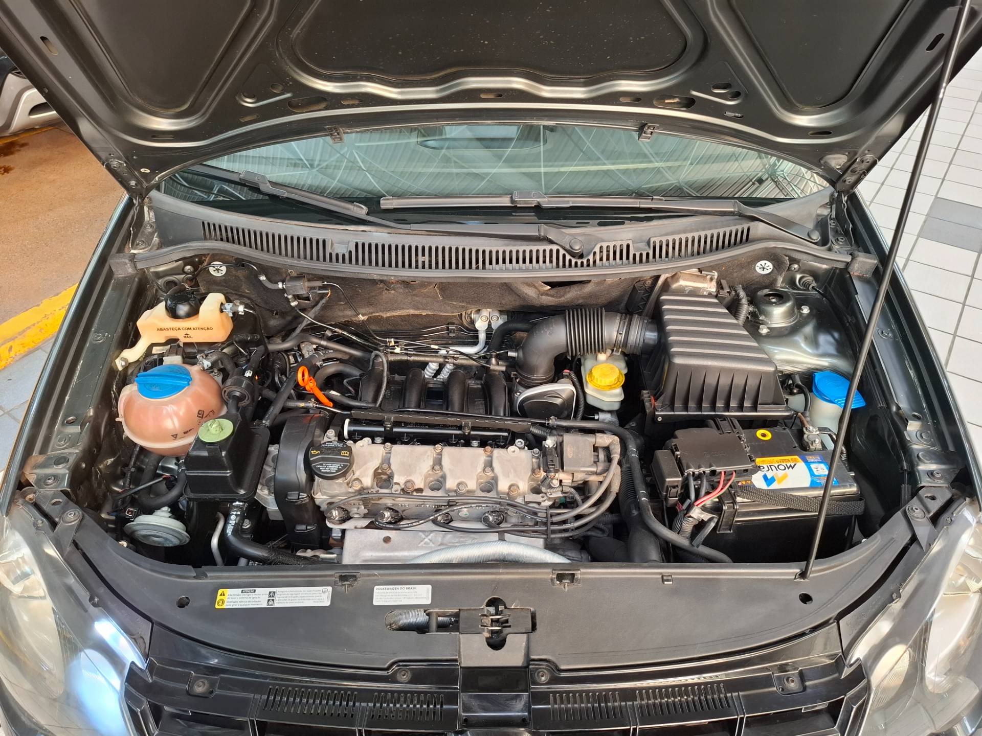 VOLKSWAGEN POLO