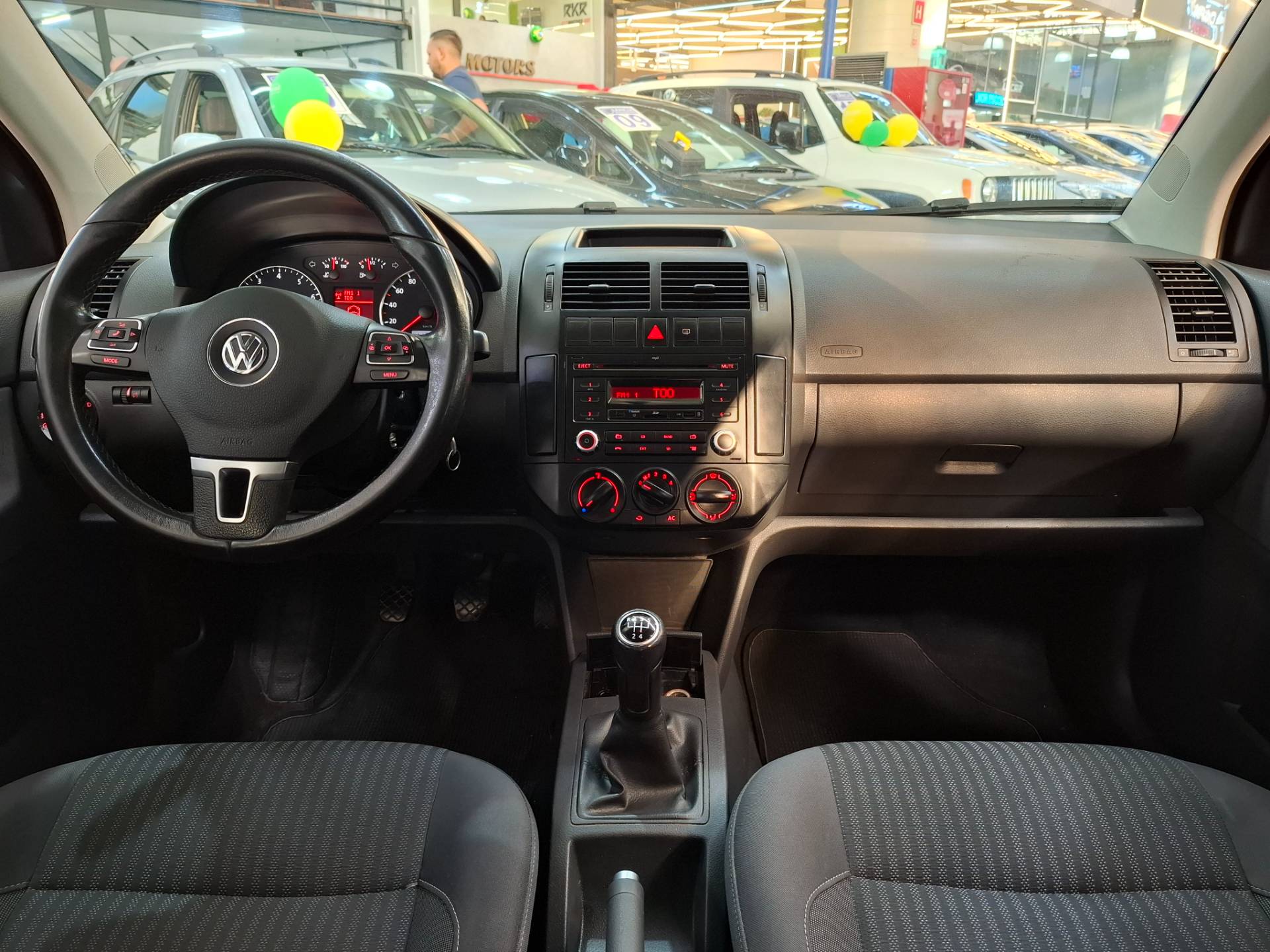 VOLKSWAGEN POLO