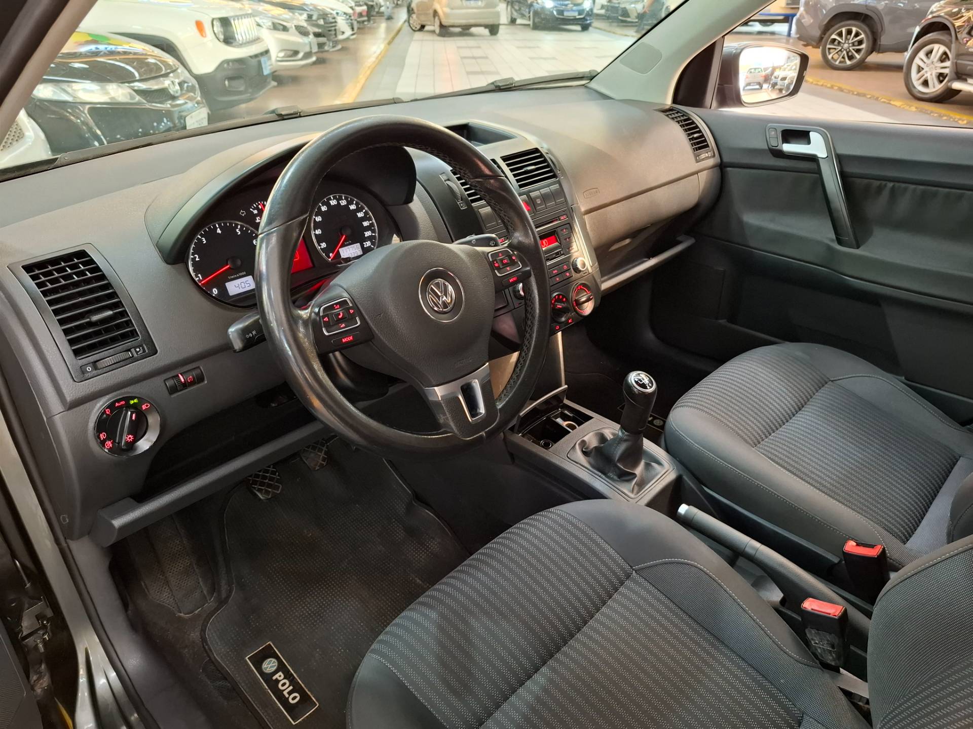 VOLKSWAGEN POLO