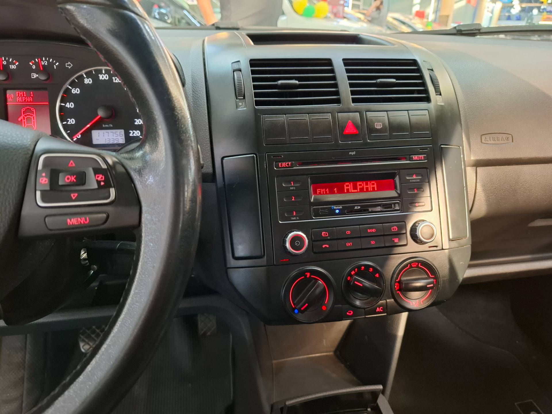 VOLKSWAGEN POLO