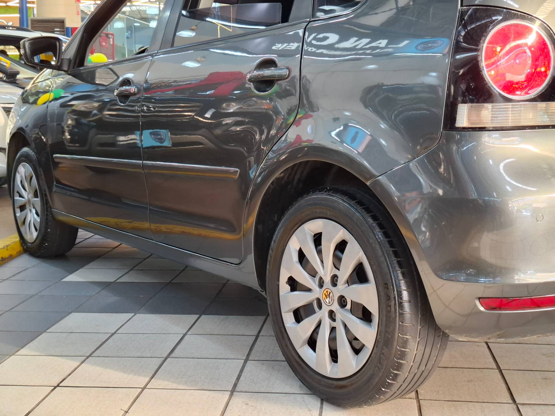 VOLKSWAGEN POLO