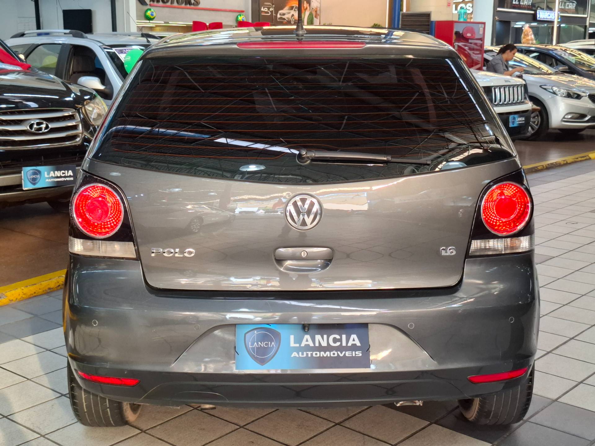 VOLKSWAGEN POLO