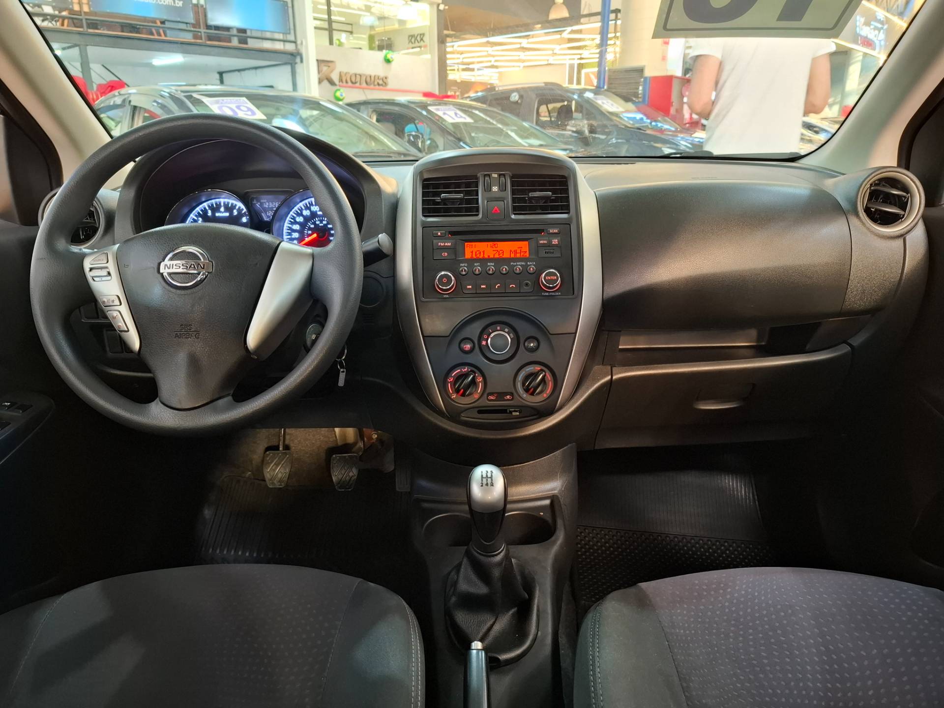 NISSAN VERSA