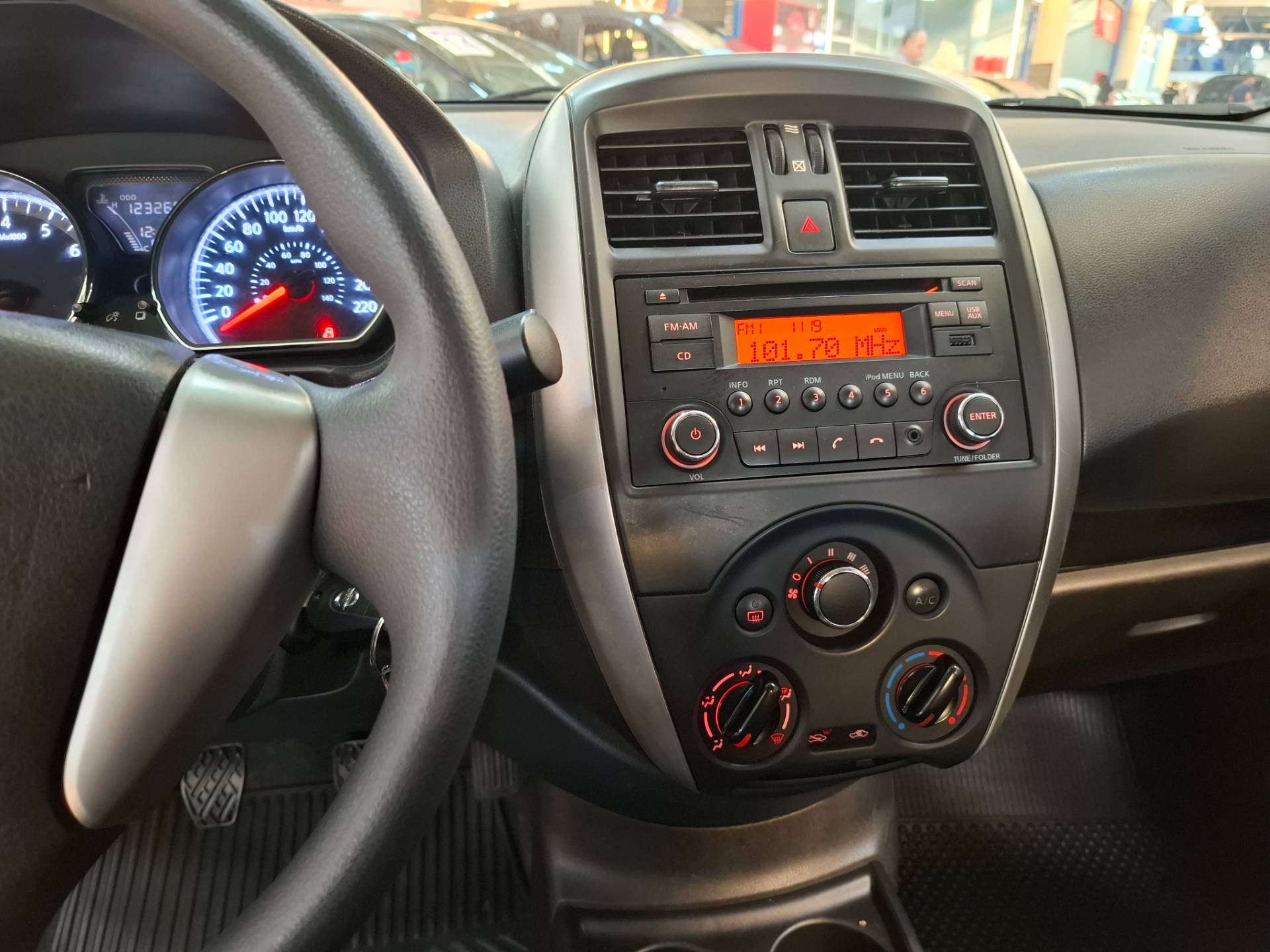 NISSAN VERSA