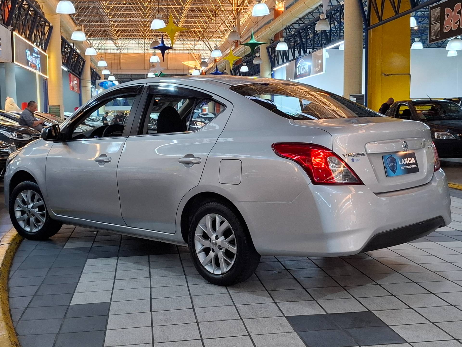NISSAN VERSA