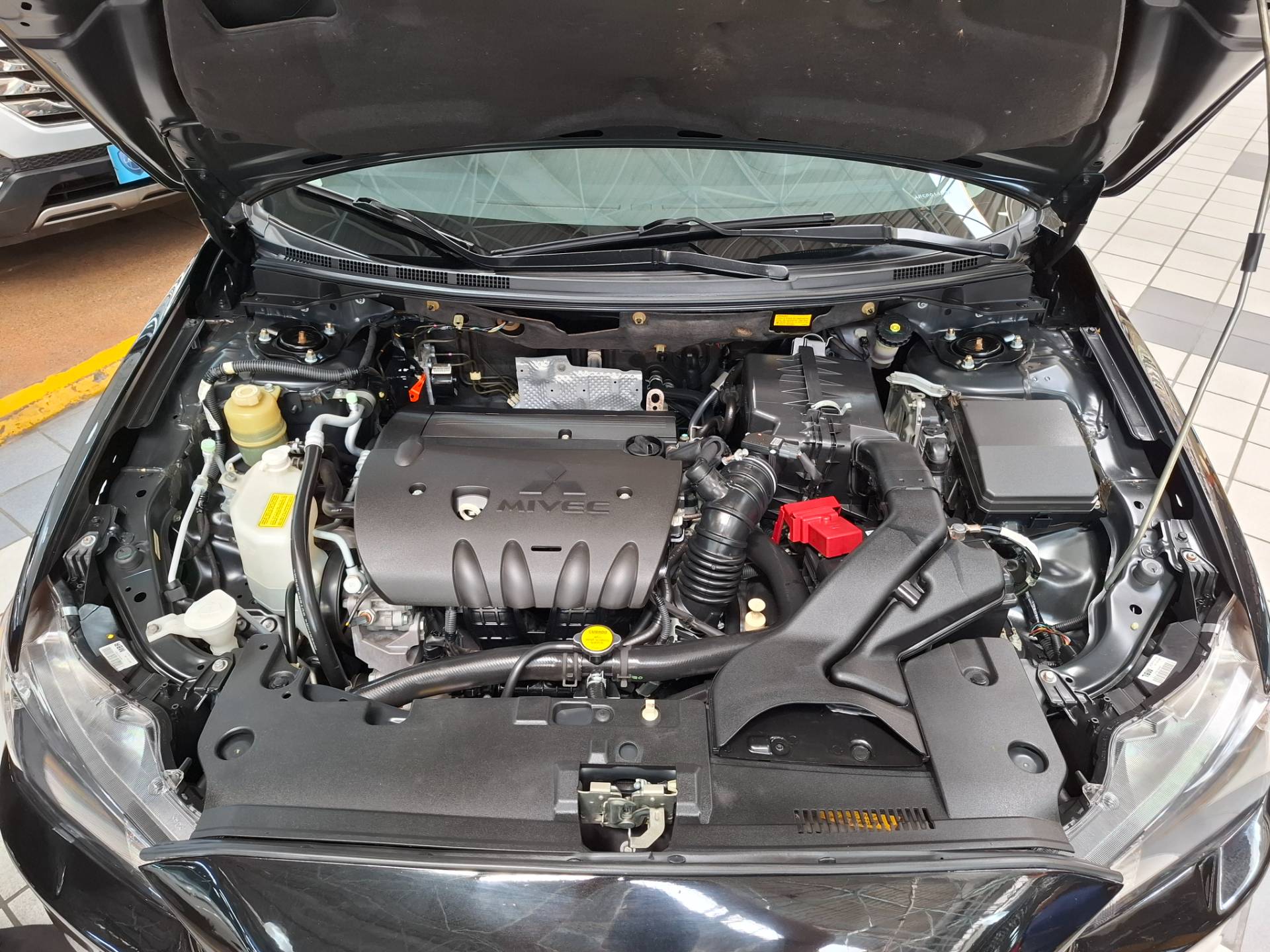 MITSUBISHI LANCER