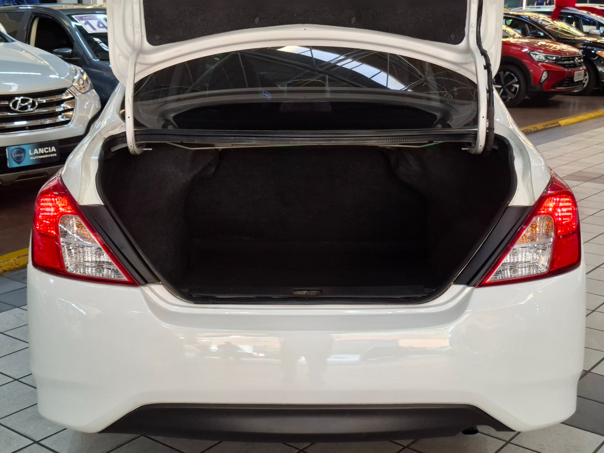NISSAN VERSA