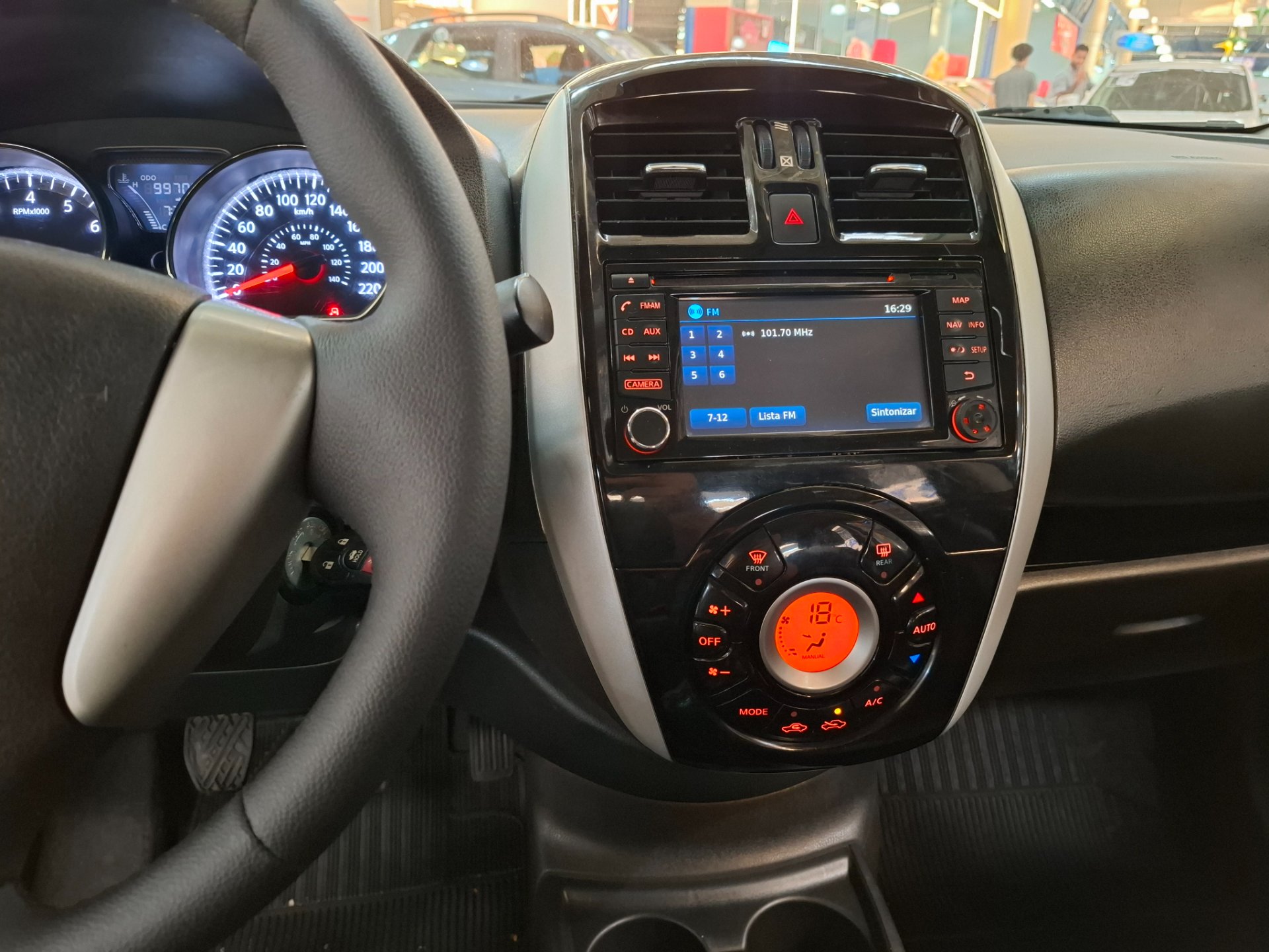 NISSAN VERSA