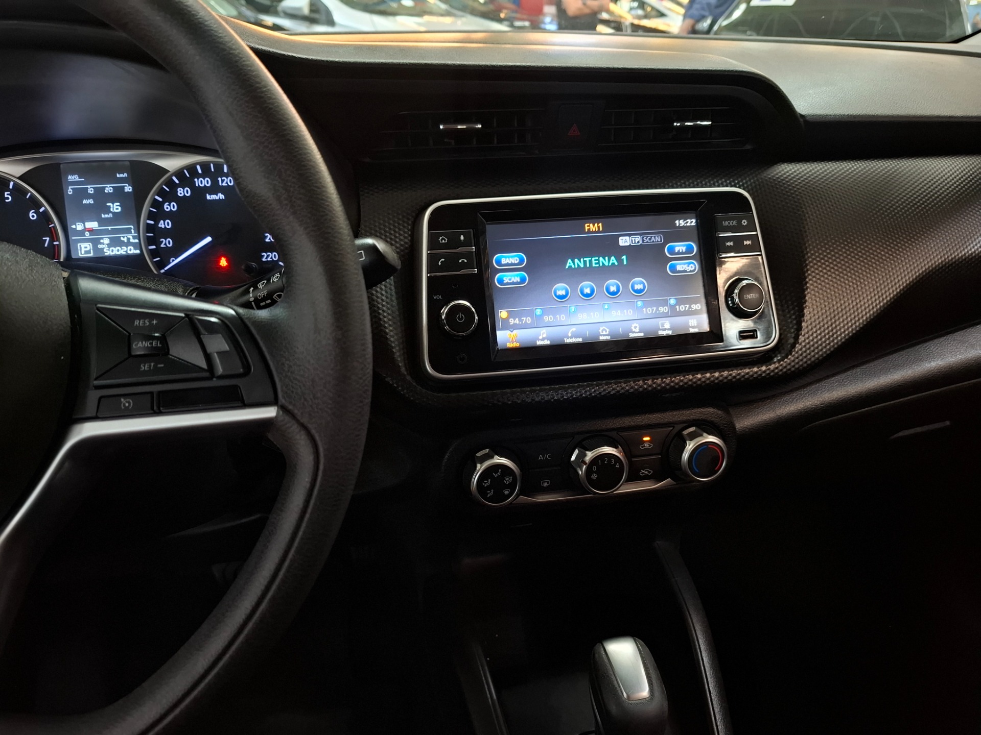 NISSAN KICKS