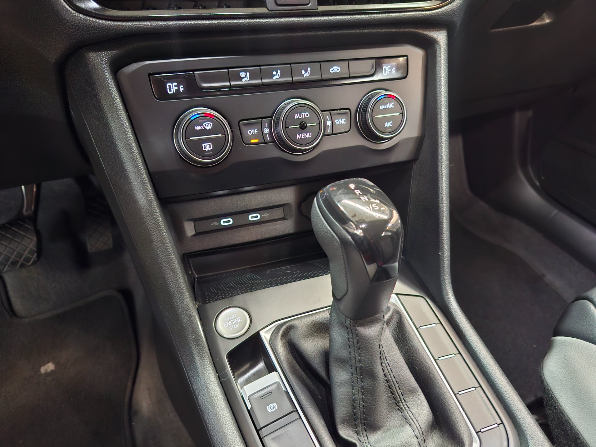 VOLKSWAGEN TAOS