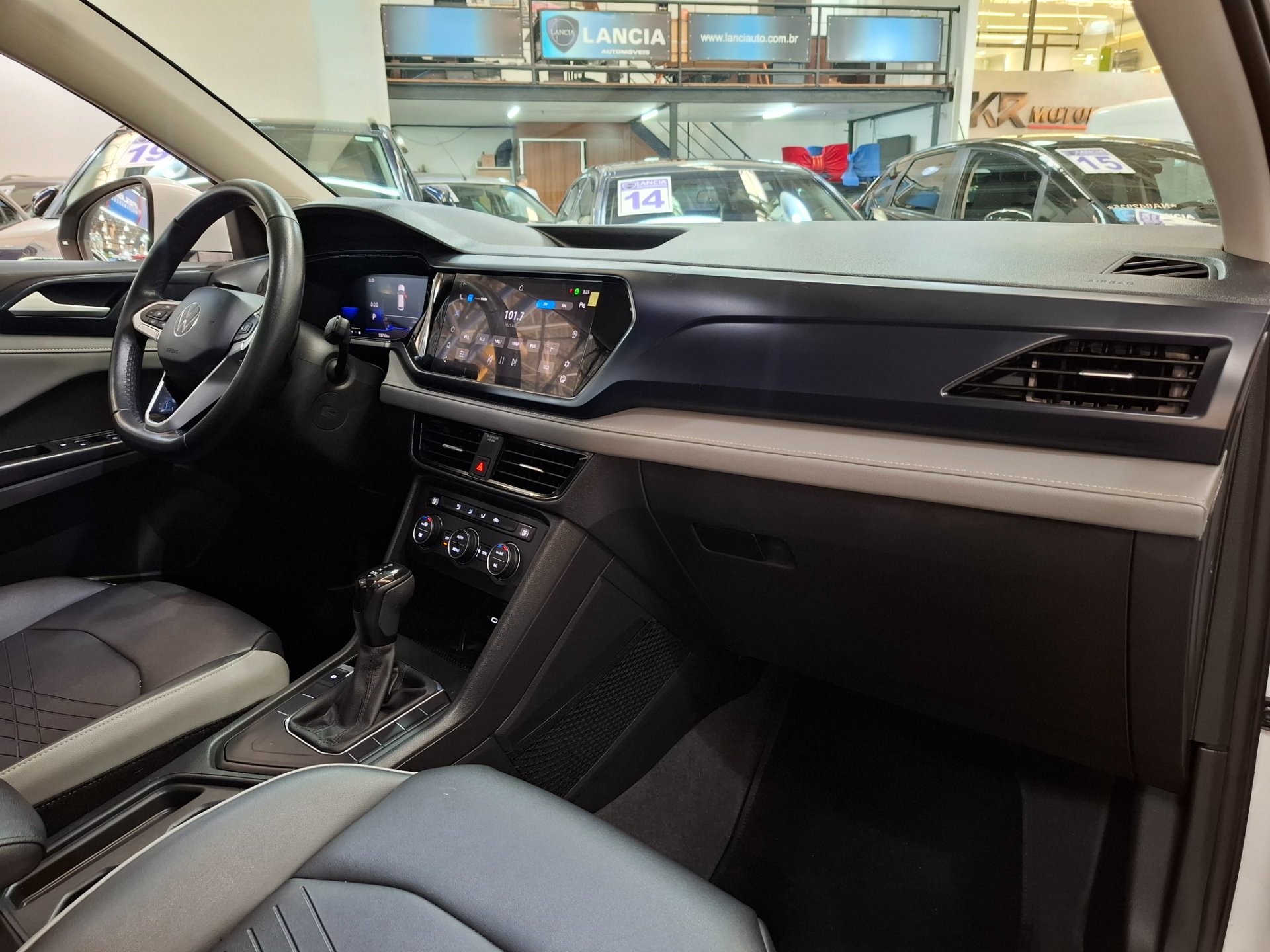 VOLKSWAGEN TAOS