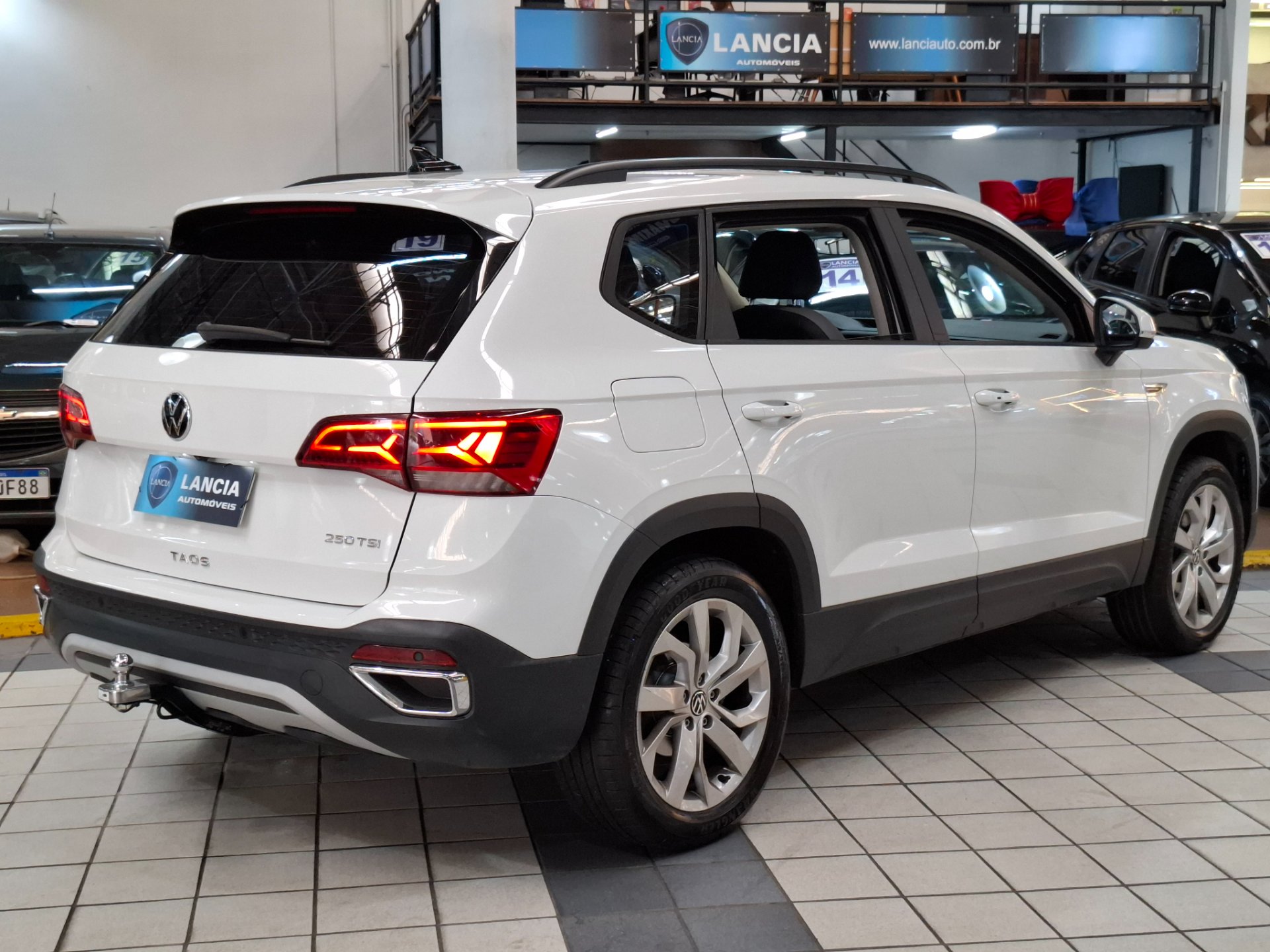 VOLKSWAGEN TAOS