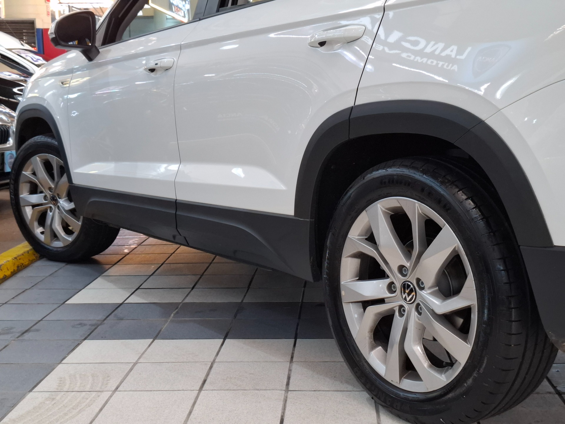 VOLKSWAGEN TAOS
