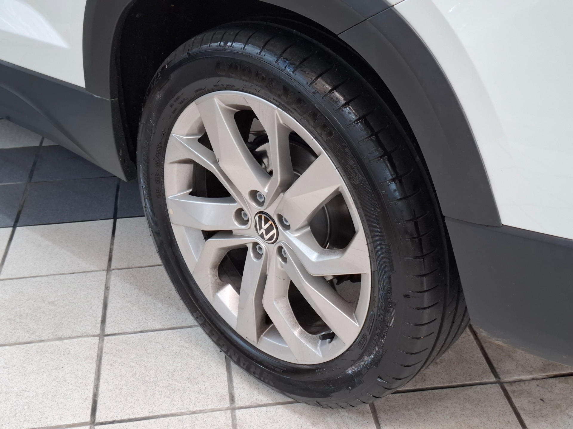 VOLKSWAGEN TAOS