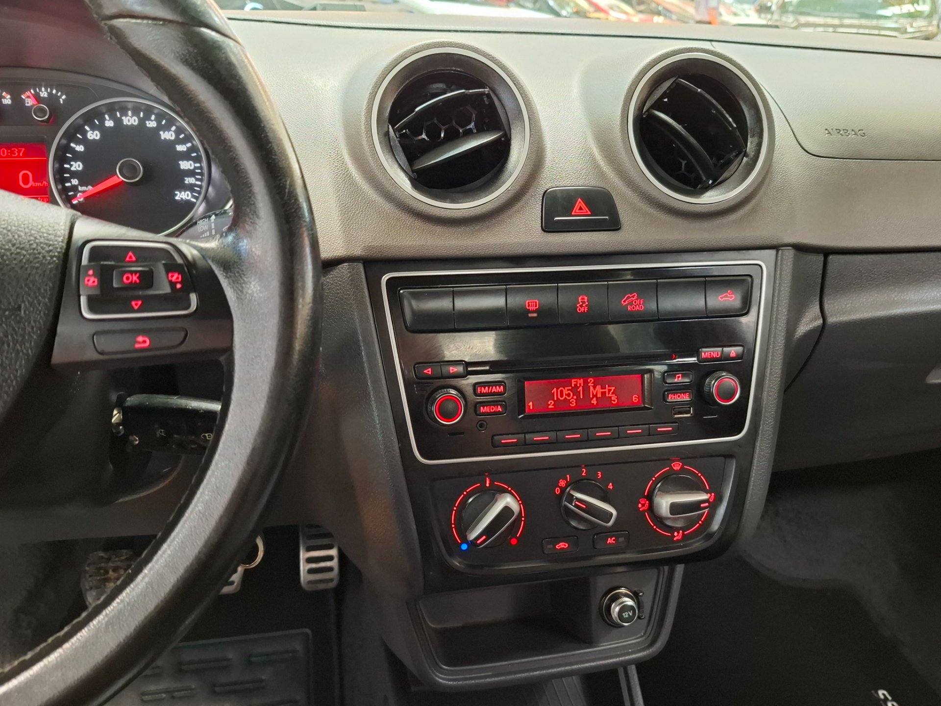 VOLKSWAGEN SAVEIRO