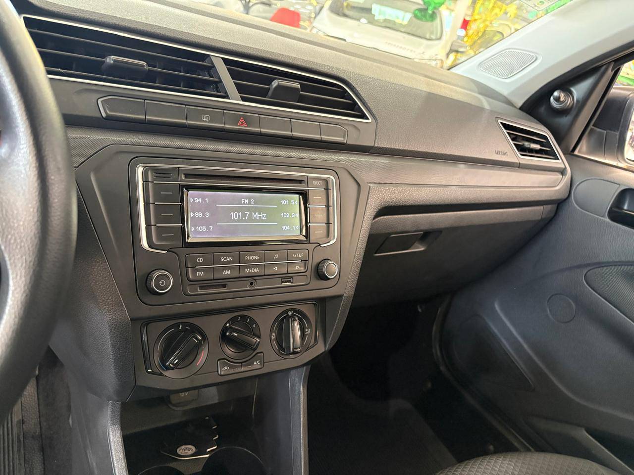 VOLKSWAGEN VOYAGE