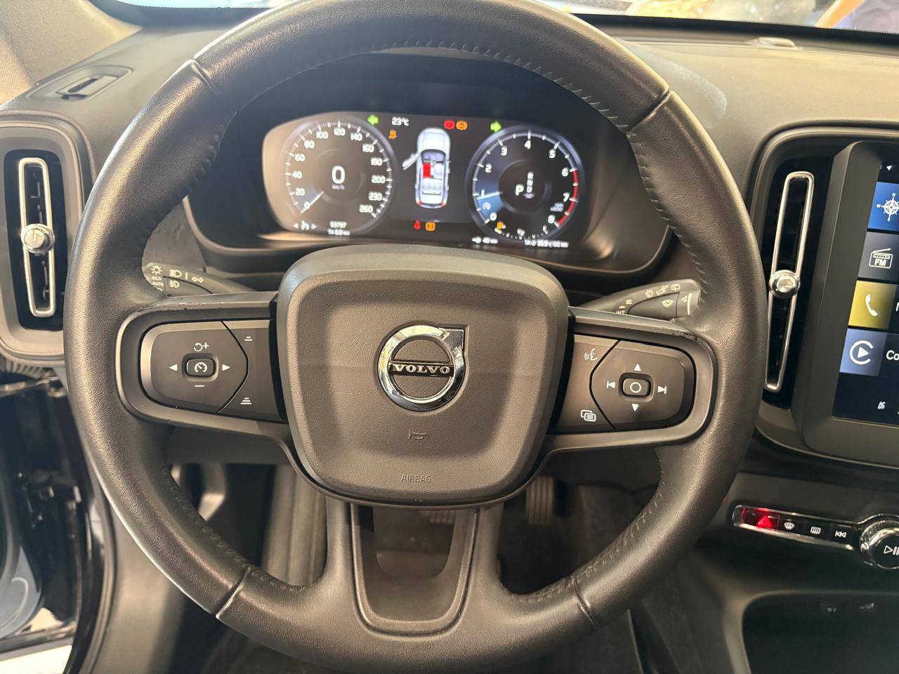 VOLVO XC40