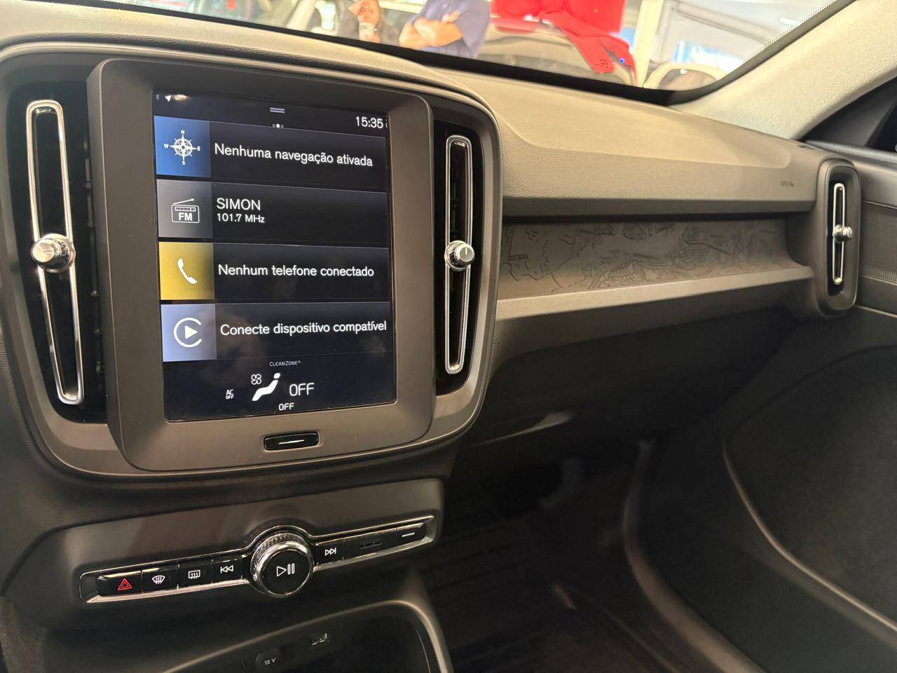 VOLVO XC40