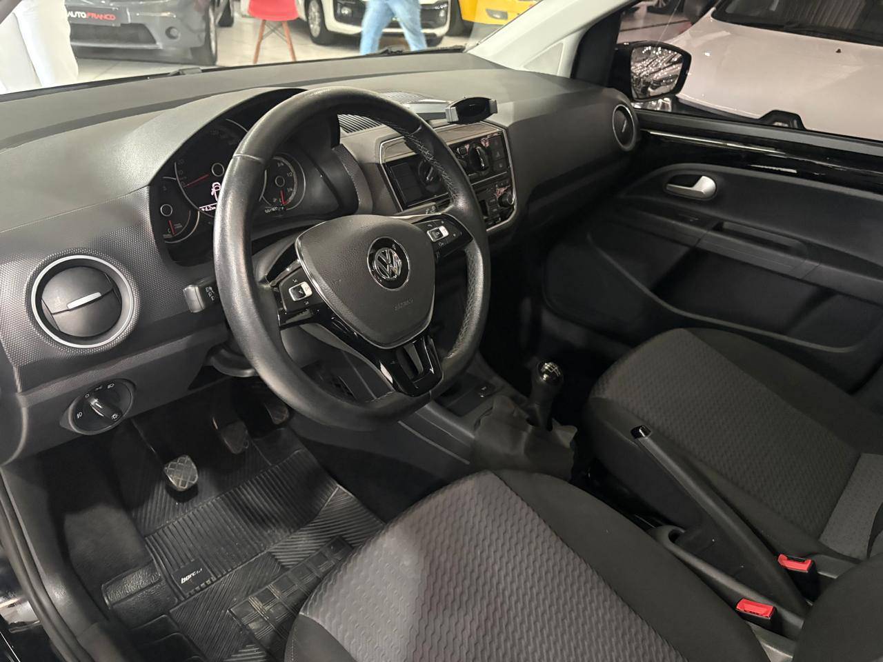 VOLKSWAGEN UP
