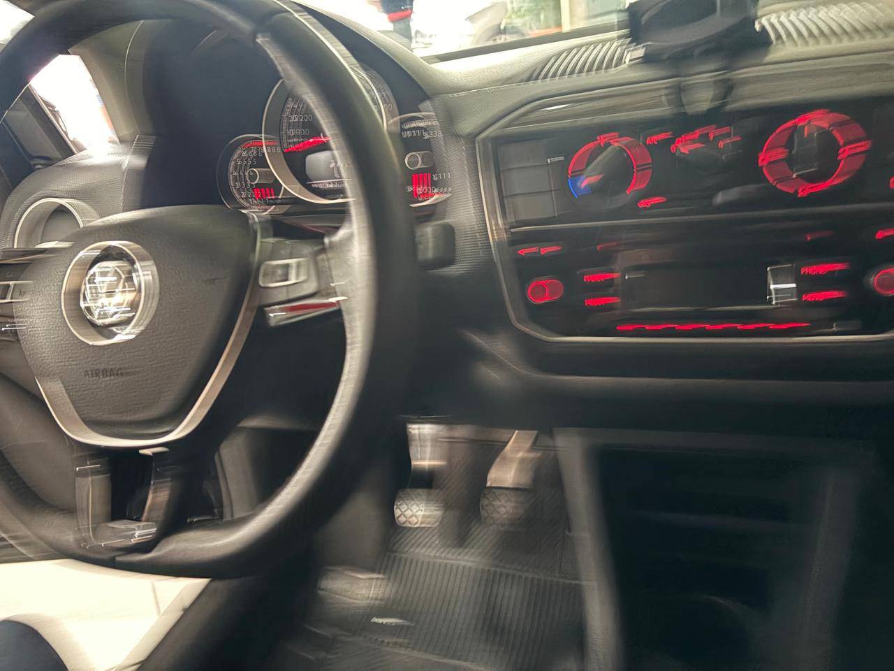 VOLKSWAGEN UP