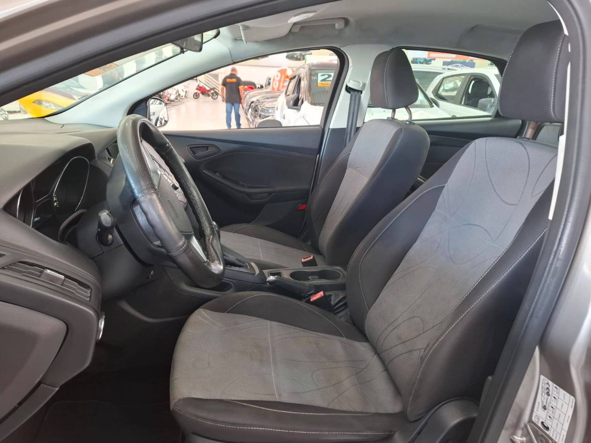 FORD FOCUS