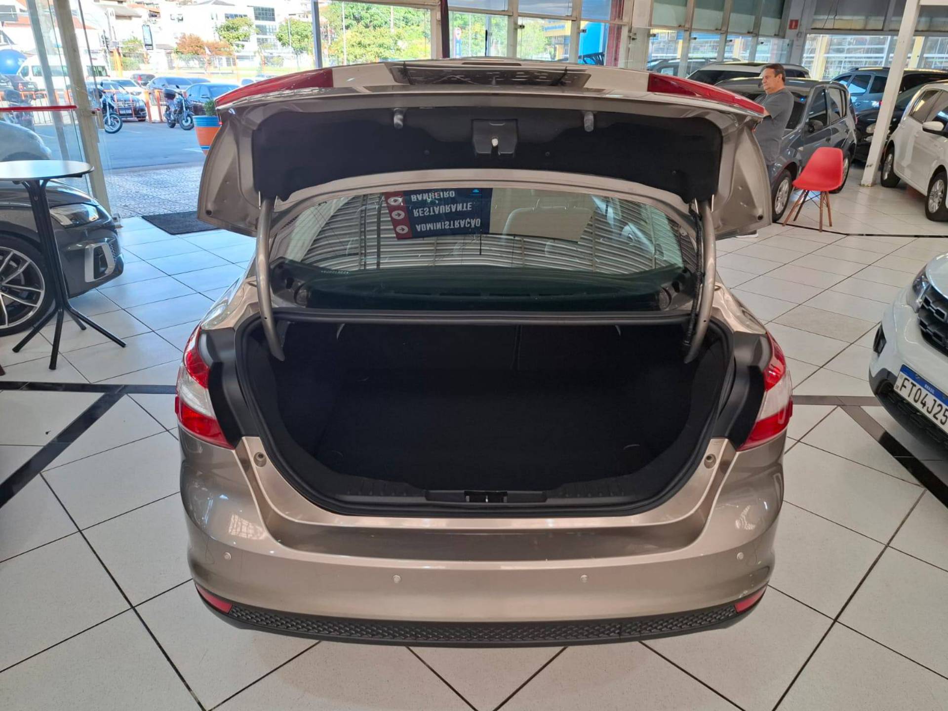 FORD FOCUS