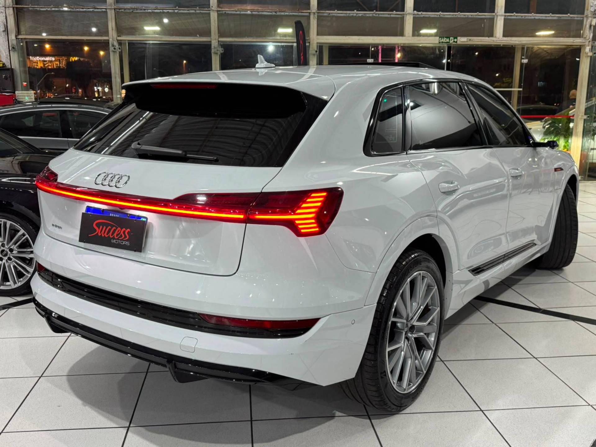 AUDI E-TRON