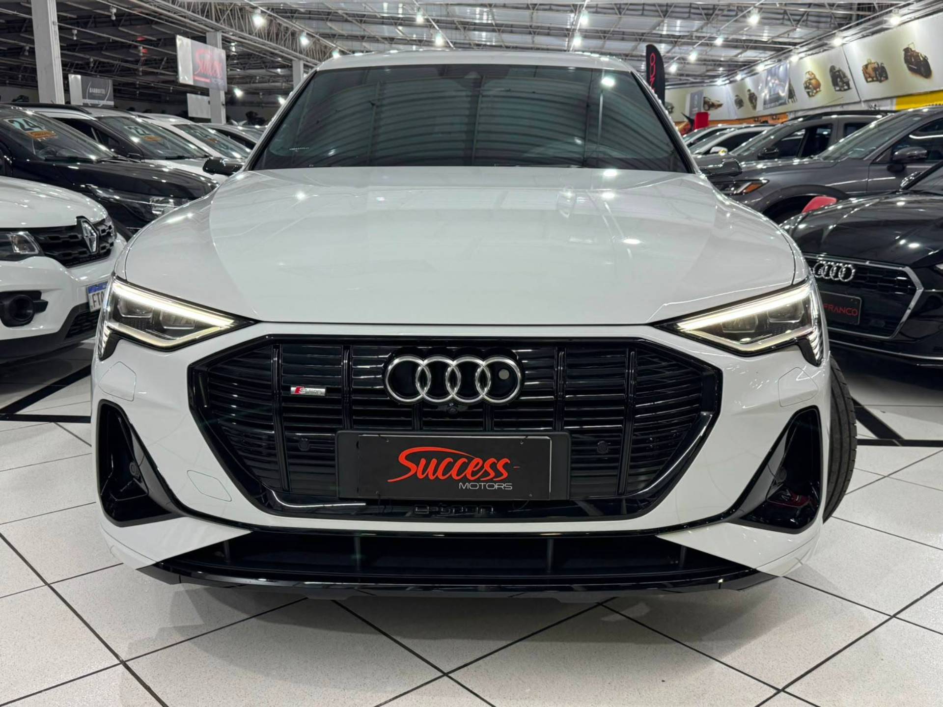 AUDI E-TRON
