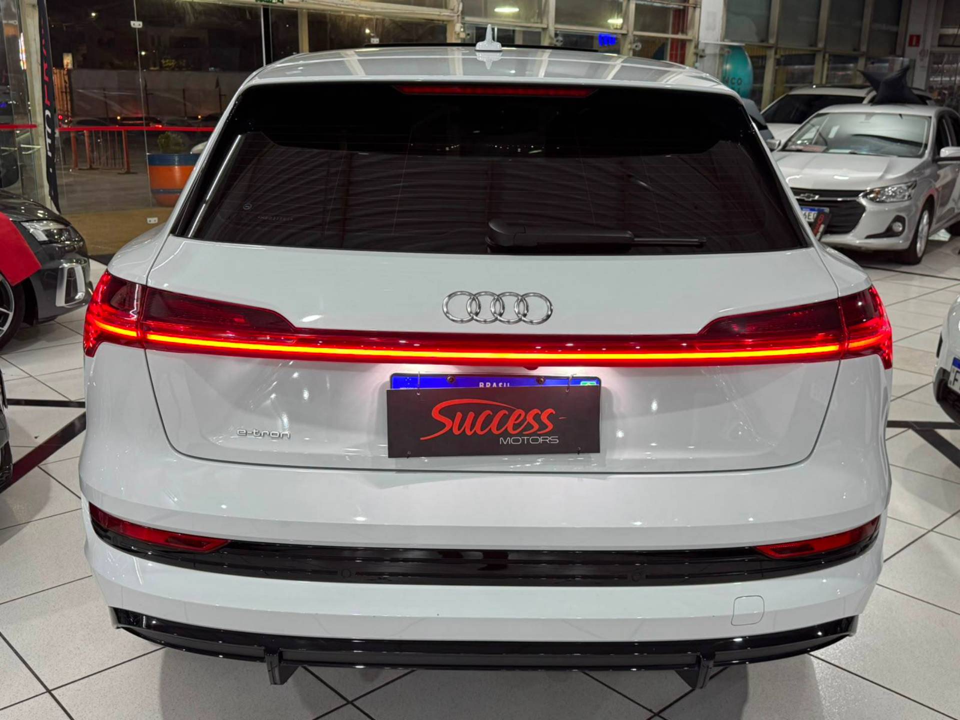 AUDI E-TRON