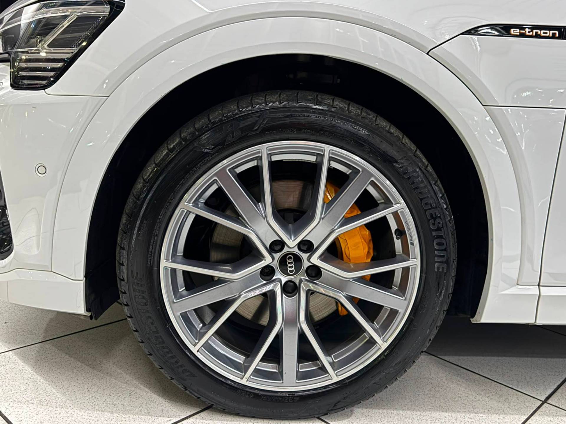 AUDI E-TRON