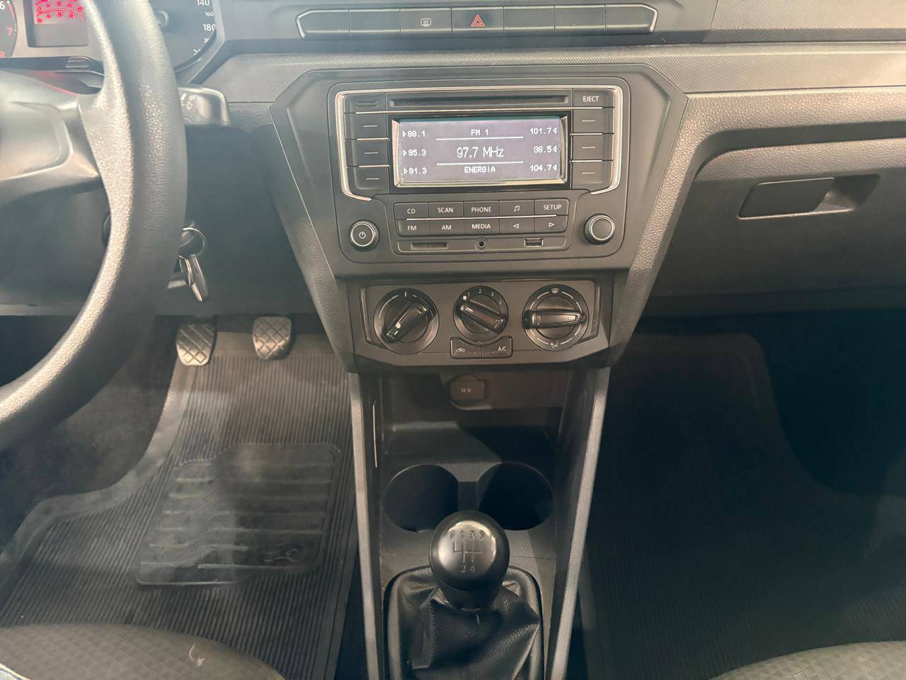 VOLKSWAGEN VOYAGE