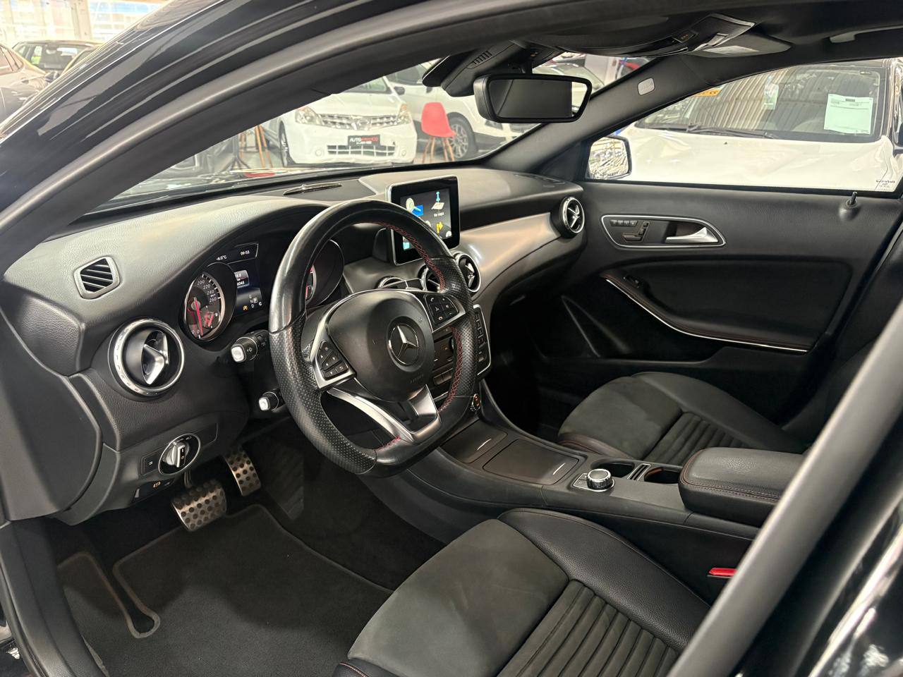 MERCEDES-BENZ GLA 250