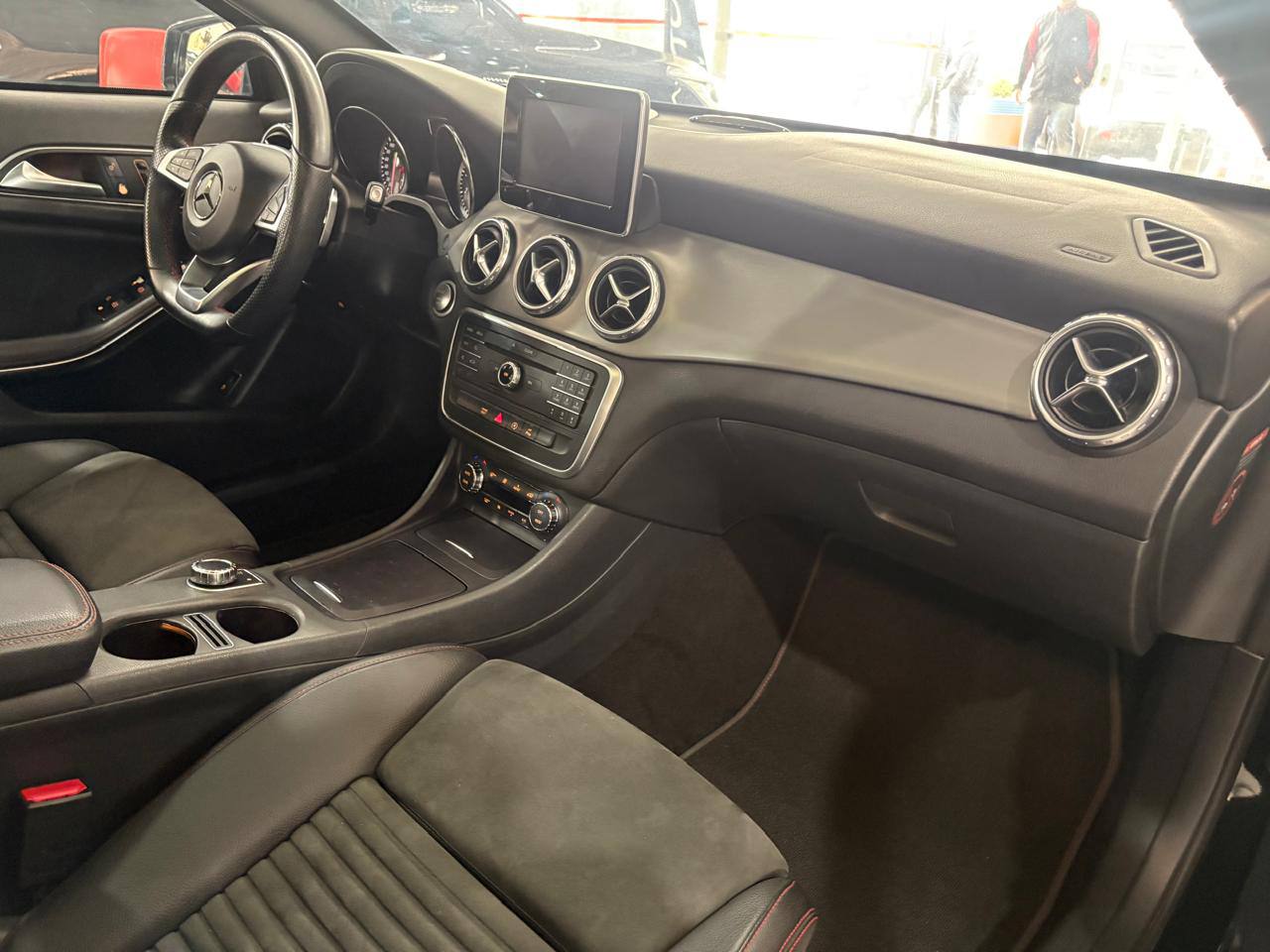 MERCEDES-BENZ GLA 250