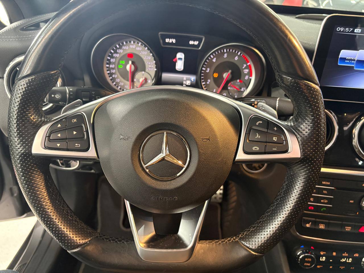 MERCEDES-BENZ GLA 250