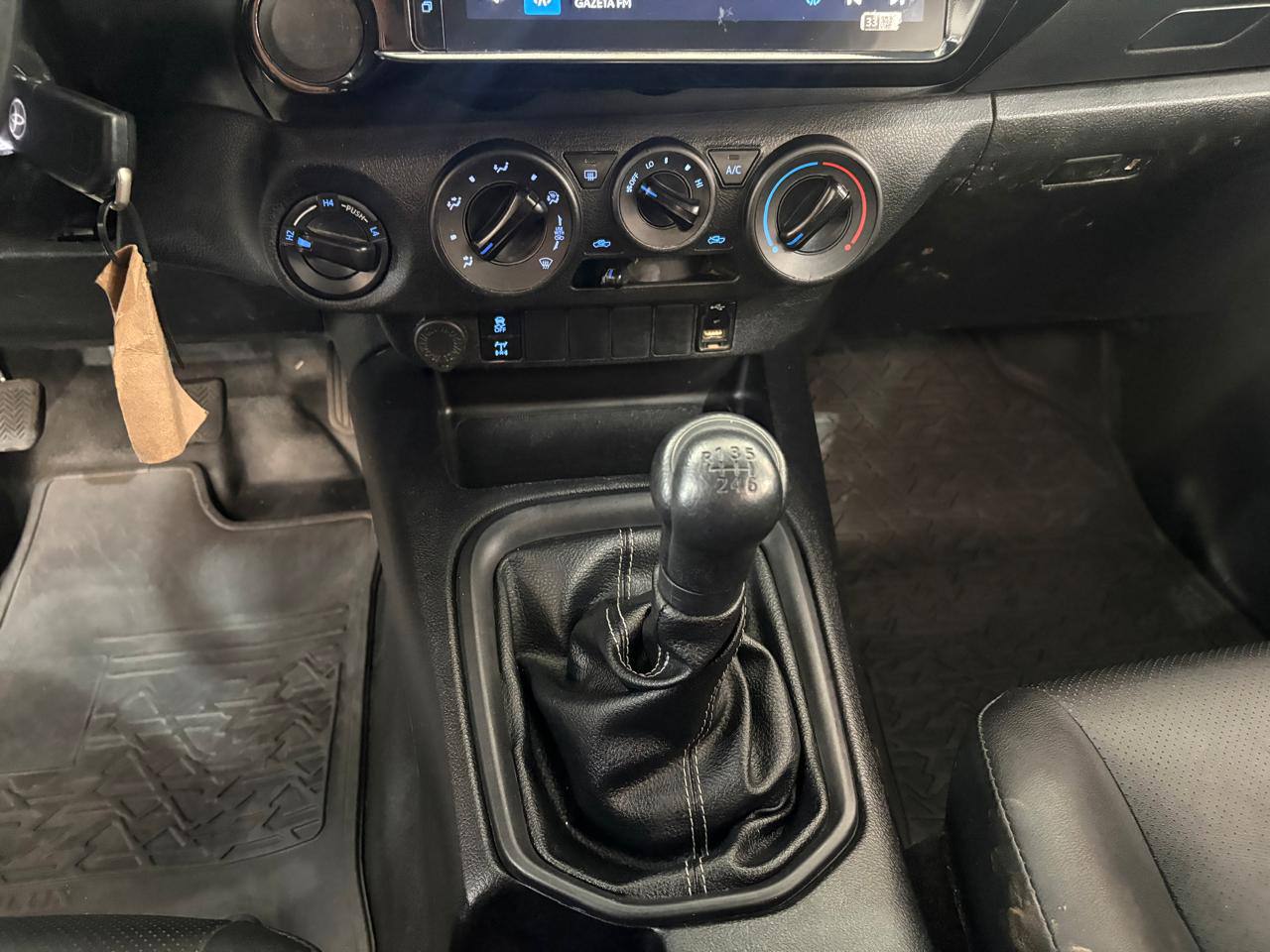 TOYOTA HILUX