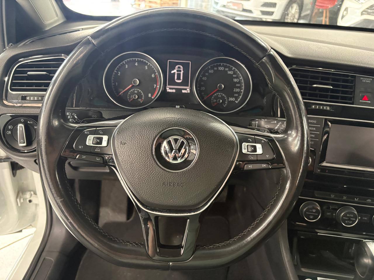 VOLKSWAGEN GOLF