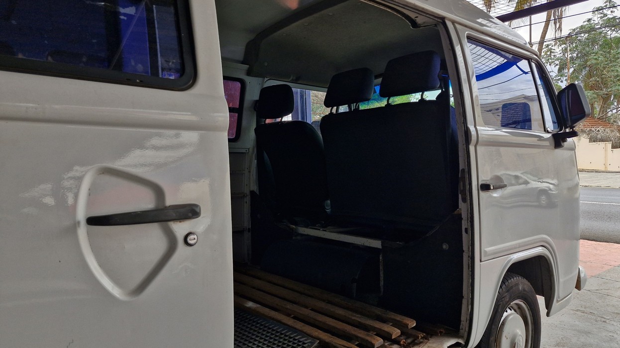 VOLKSWAGEN KOMBI