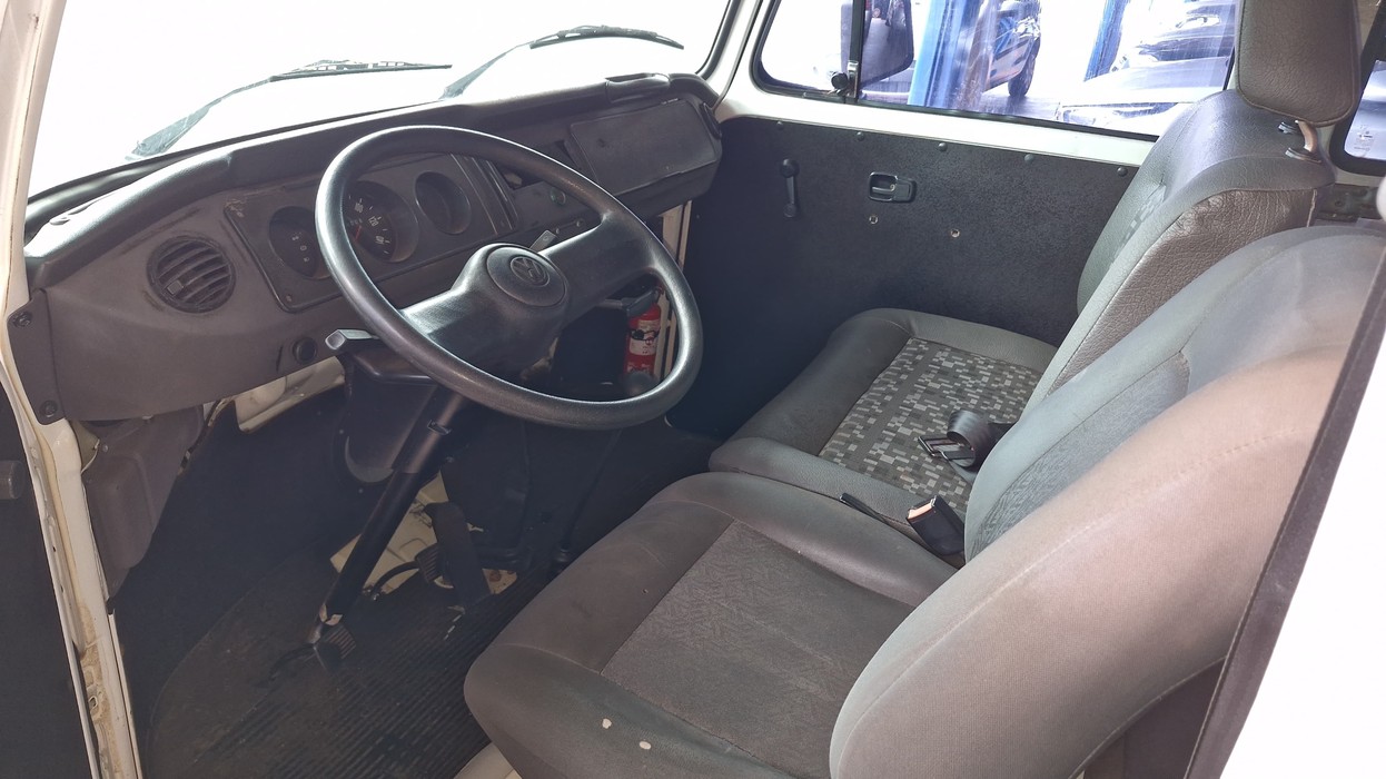 VOLKSWAGEN KOMBI