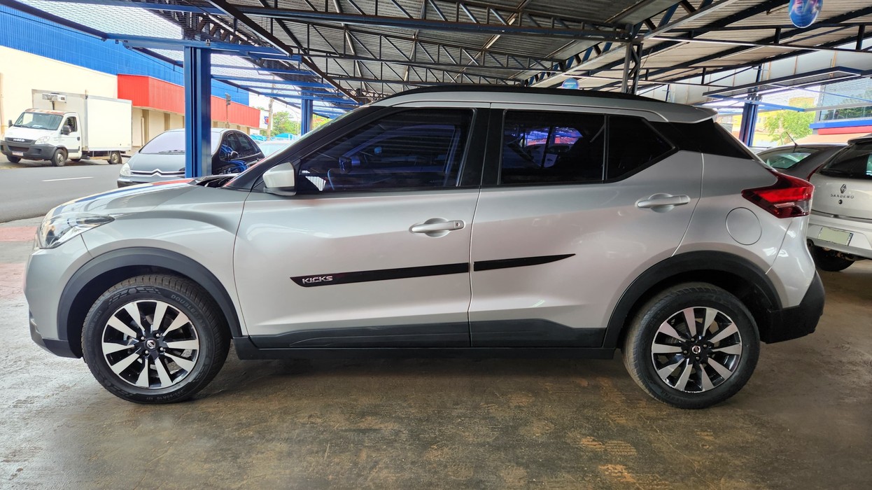NISSAN KICKS