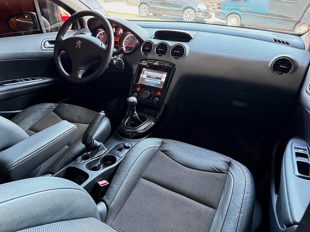PEUGEOT 308