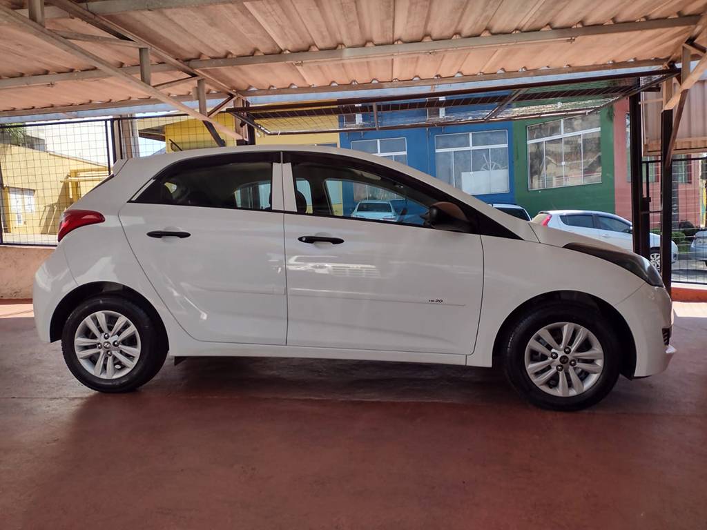 HYUNDAI HB20