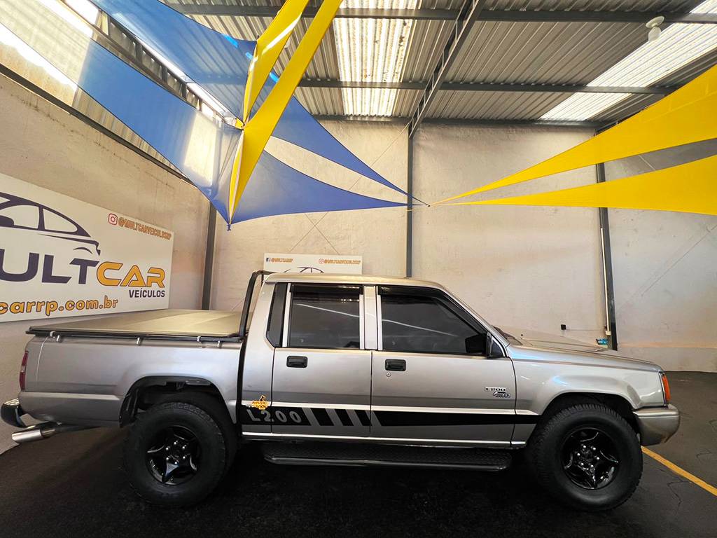 MITSUBISHI L200