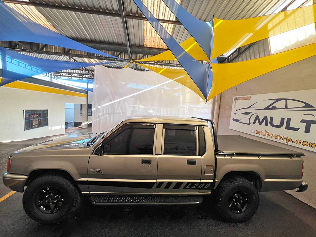 MITSUBISHI L200